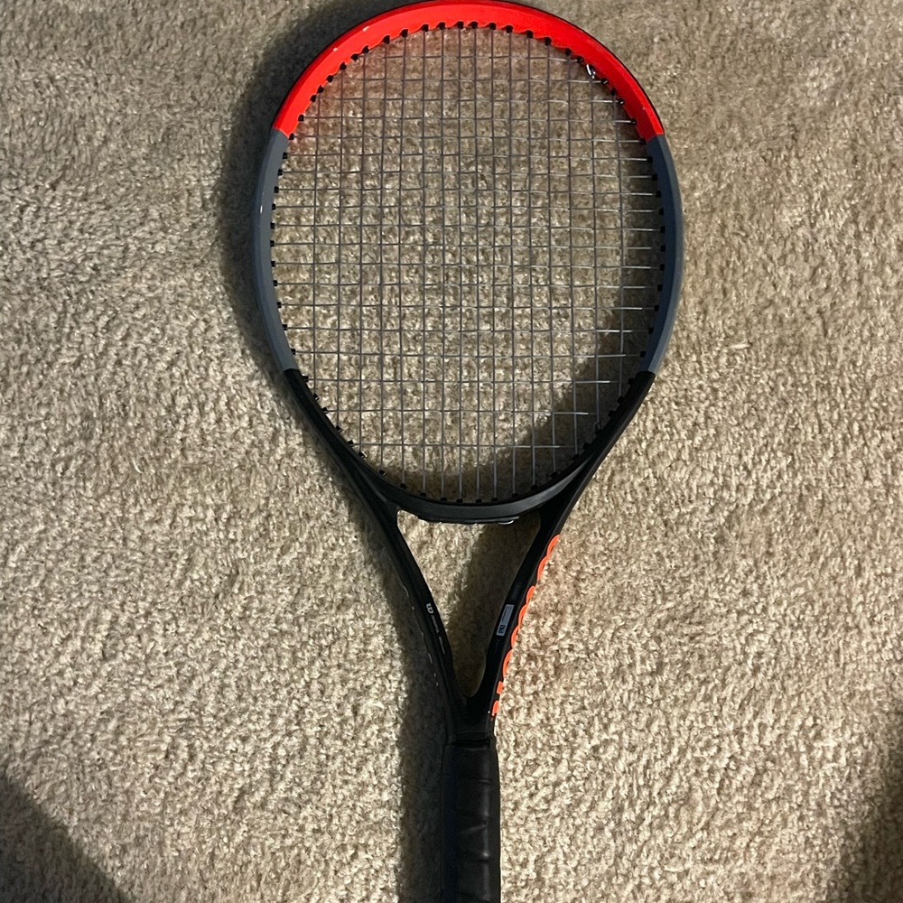 Wilson Clash 100 tennis racket